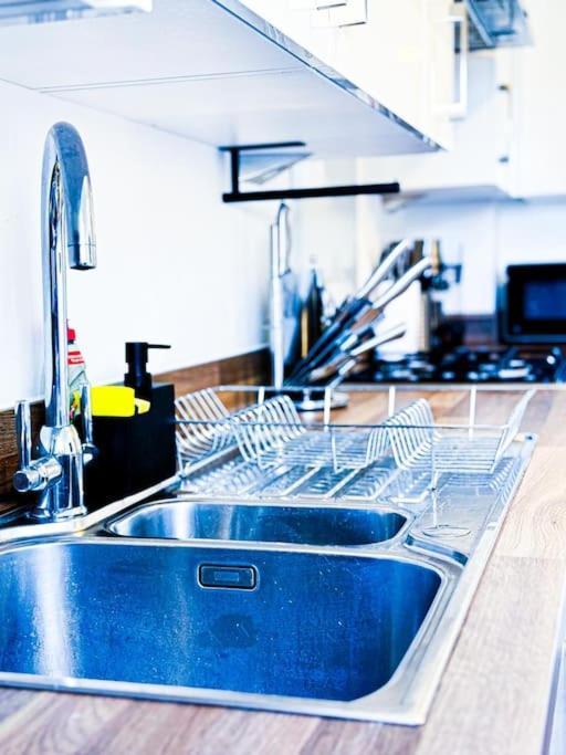Contractors, Families, Tourists & Groups Welcome Sleeps Upto 9, Garden, Pet Allowed, Parking Included! Birmingham Ngoại thất bức ảnh