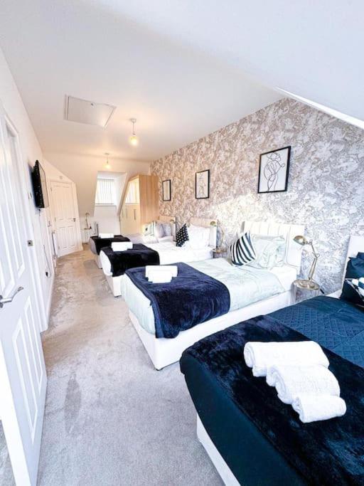 Contractors, Families, Tourists & Groups Welcome Sleeps Upto 9, Garden, Pet Allowed, Parking Included! Birmingham Ngoại thất bức ảnh