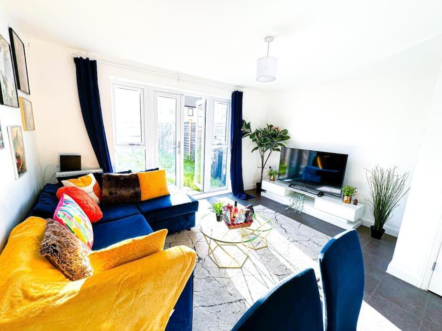 Contractors, Families, Tourists & Groups Welcome Sleeps Upto 9, Garden, Pet Allowed, Parking Included! Birmingham Ngoại thất bức ảnh